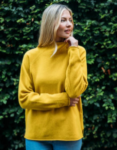 Corry Raglan Pullover in Piccalilli