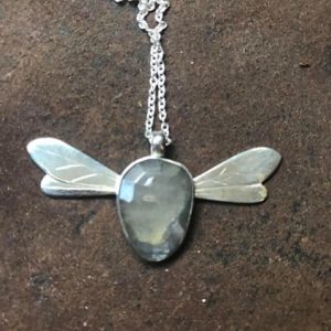 Silver Pendant ‘Faery Bee’ with facetted Sapphire.