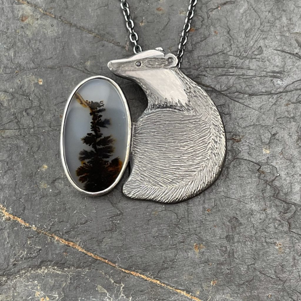 Badger with black diamond eye and Dendritic Agate