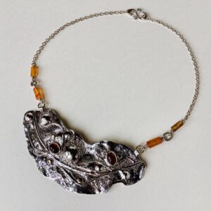 ‘Silver Necklace with Leaves and Carnelian’