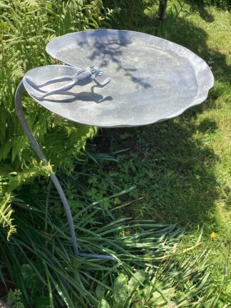 'Frog Lily Pad Bird Bath'