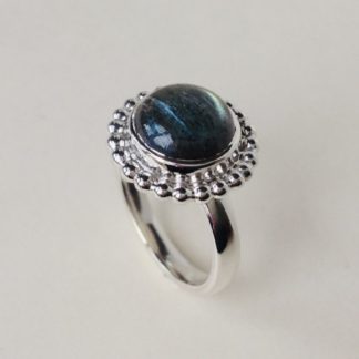Round Cabochon Ring with Labradorite