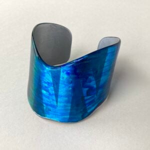 'Flexible Wavy' Acrylic Cuff