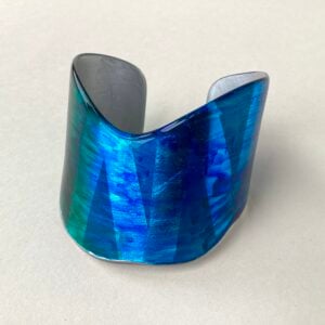 'Flexible Wavy' Acrylic Cuff