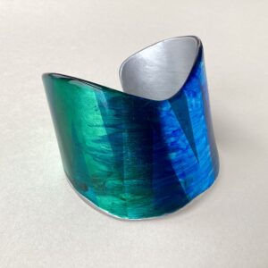 'Flexible Wavy' Acrylic Cuff