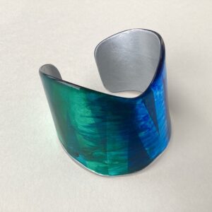 'Flexible Wavy' Acrylic Cuff