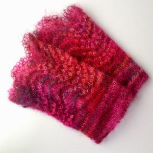 Scalloped Wrist Warmers - Magenta