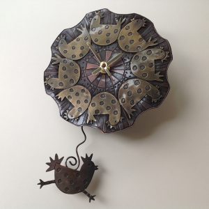 Hen Clock with Pendulum