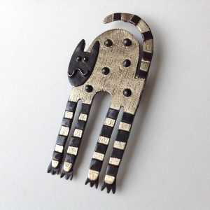 Brass & Bronze Brooch Arched Scaredy Cat
