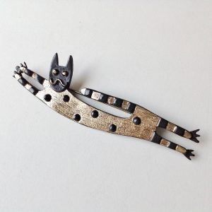 Relaxed Cat Brooch 