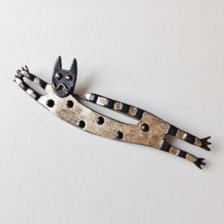 Relaxed Cat Brooch 