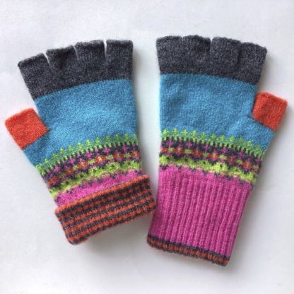 Alloa Fingerless Gloves in Festival