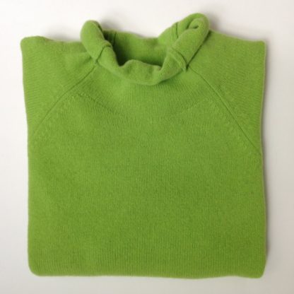 Corry Raglan Pullover in Luscious Lime
