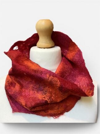 ‘Crimson & Red Lacy Cowl’