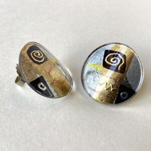 ‘Curved Disc Stud Earrings’